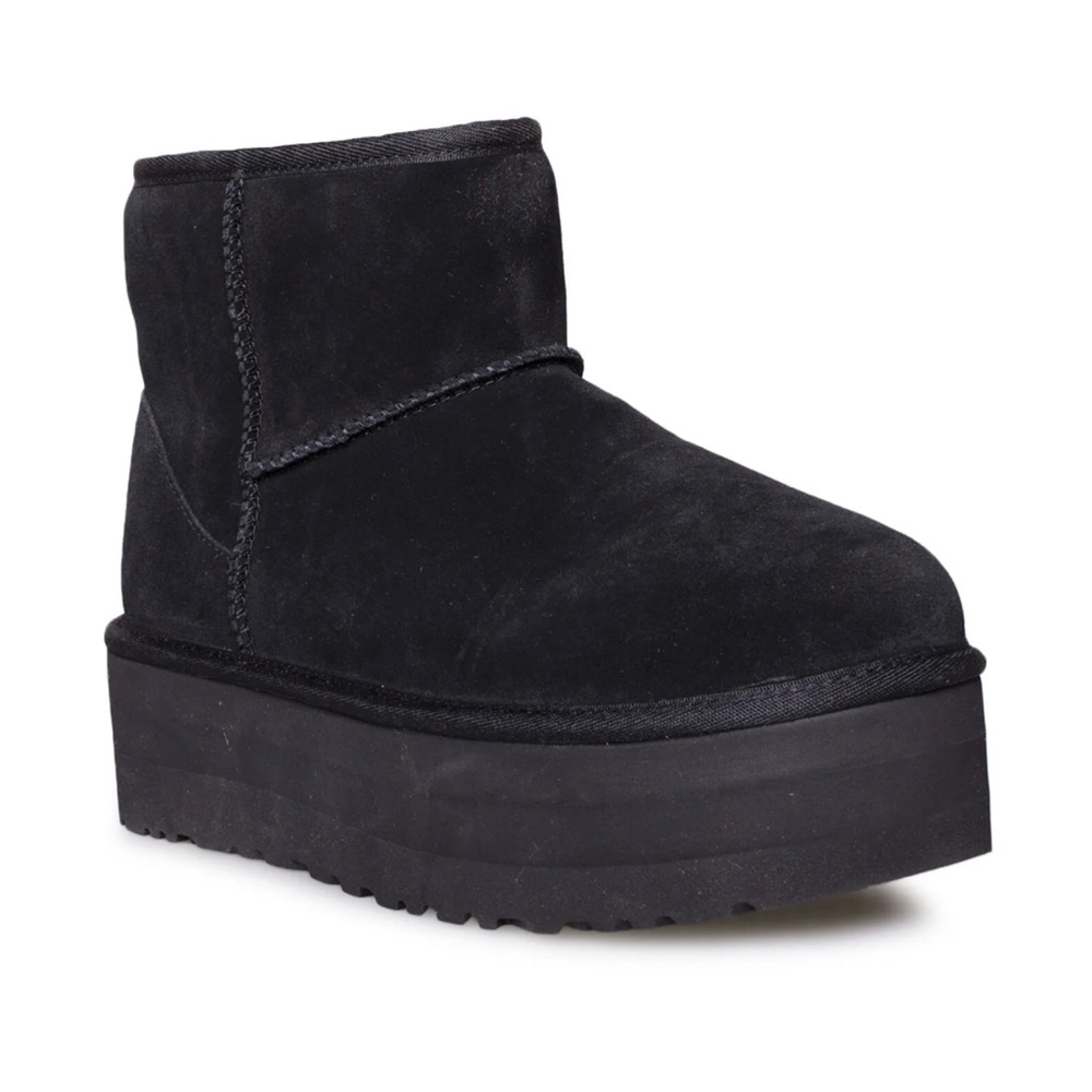 UGG classic mini platform black Sz 6